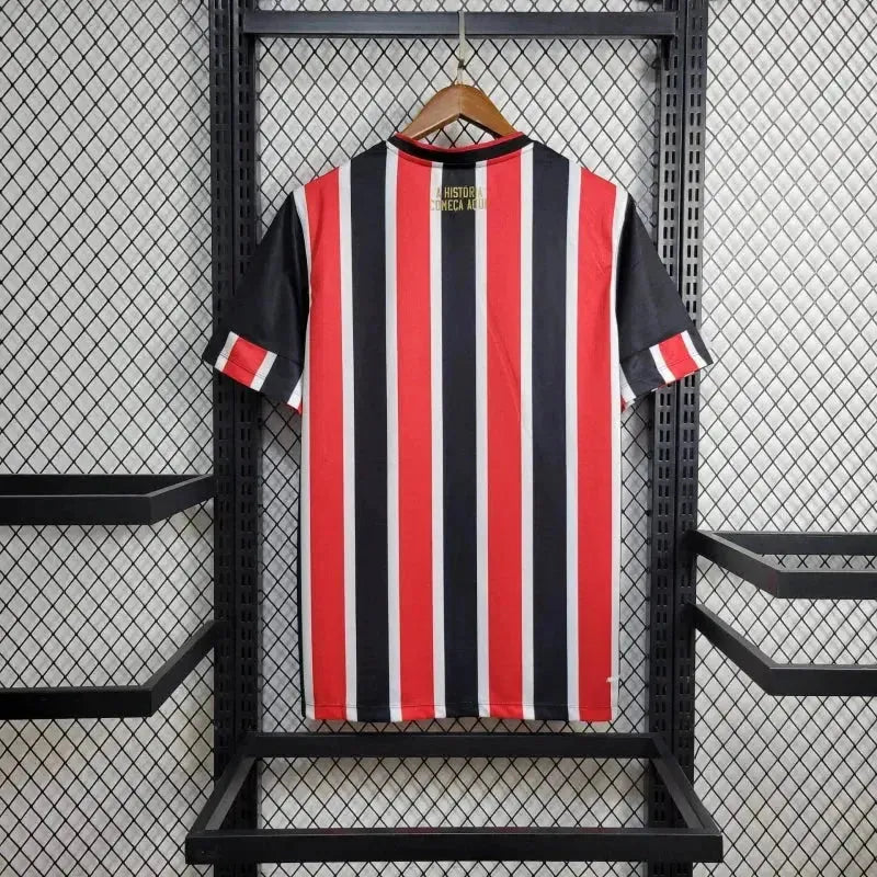 Camisa São Paulo Away 24/25 - Torcedor Masculina New Balance Preta e Vermelha + Patch Copa do Brasil + Patrocínios - Netmantos